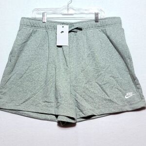Nike Women's Gray Shorts SIZE 1X. #739